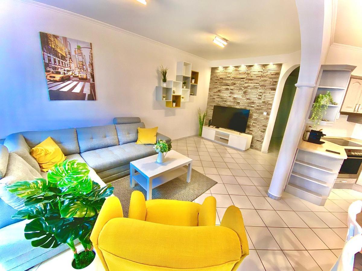 Mirell Apartman Szeged Exterior photo